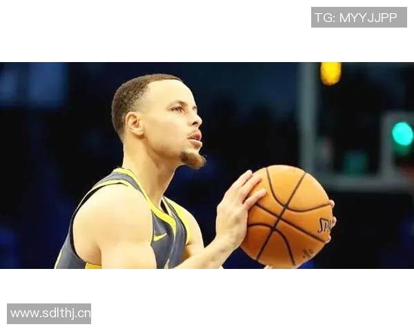 库里荣获月度最佳球员，实至名归