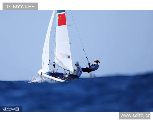中国队晋级奥运帆船决赛，比赛画面美如画